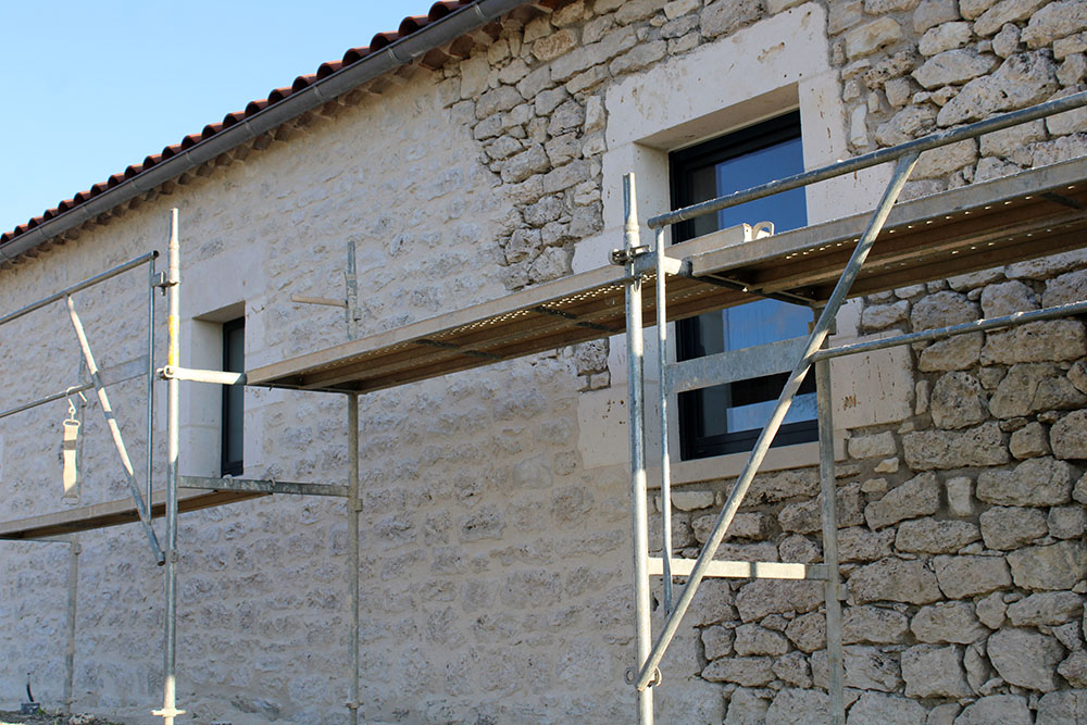 Chantier rénovation joints en pierre, avant et après